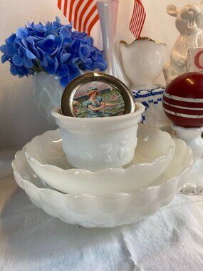 Vintage EO Brody Co M 2000 Ribbed & Fluted Milk Glass Bowl